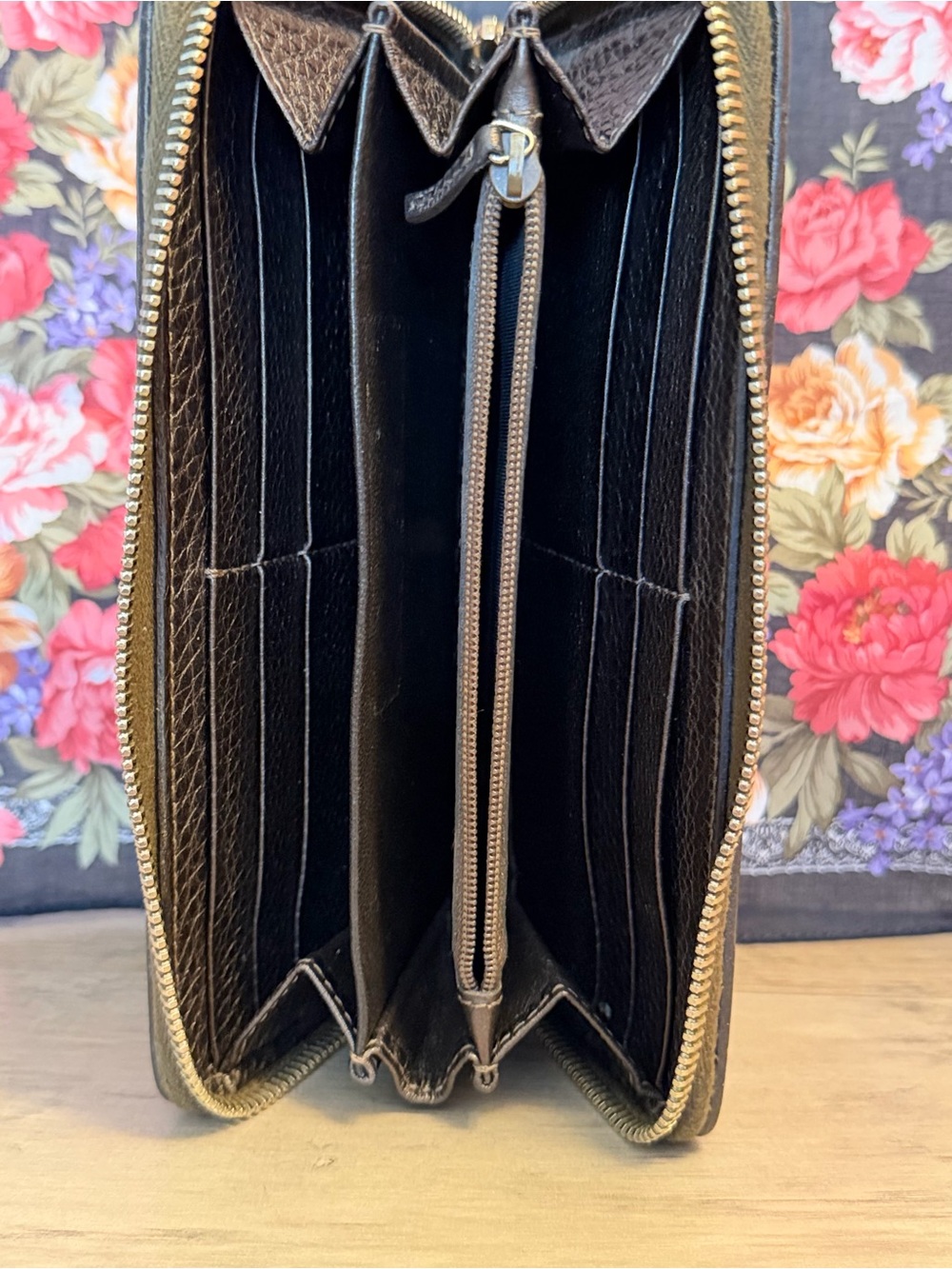 SOLD!!!!! Gucci Beige GG Canvas Wallet with Brown Leather Trim and Bamboo Tassel - Picture 7 of 10